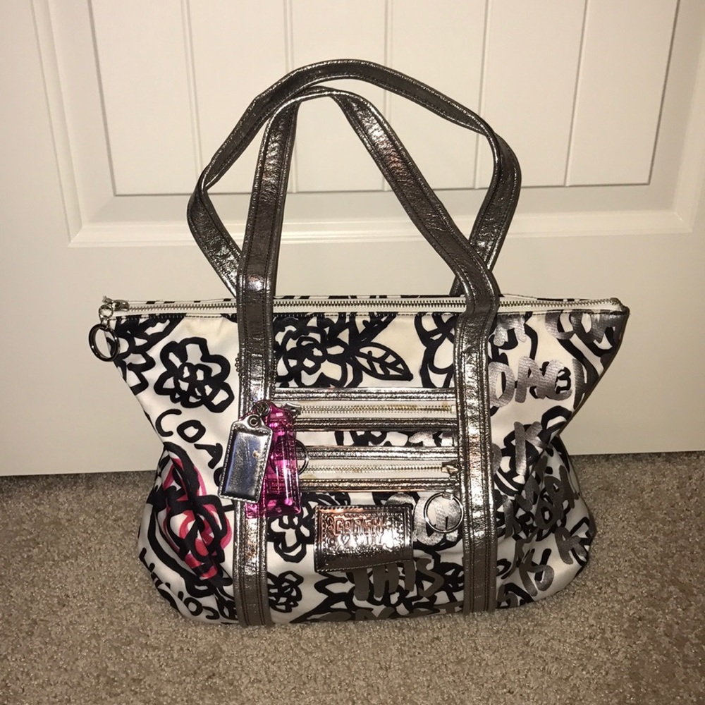Coach poppy purse!